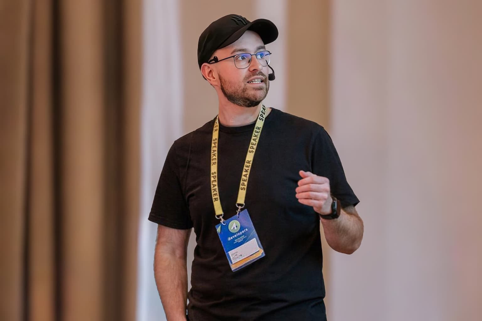 Szymon talking at the 4developers conference